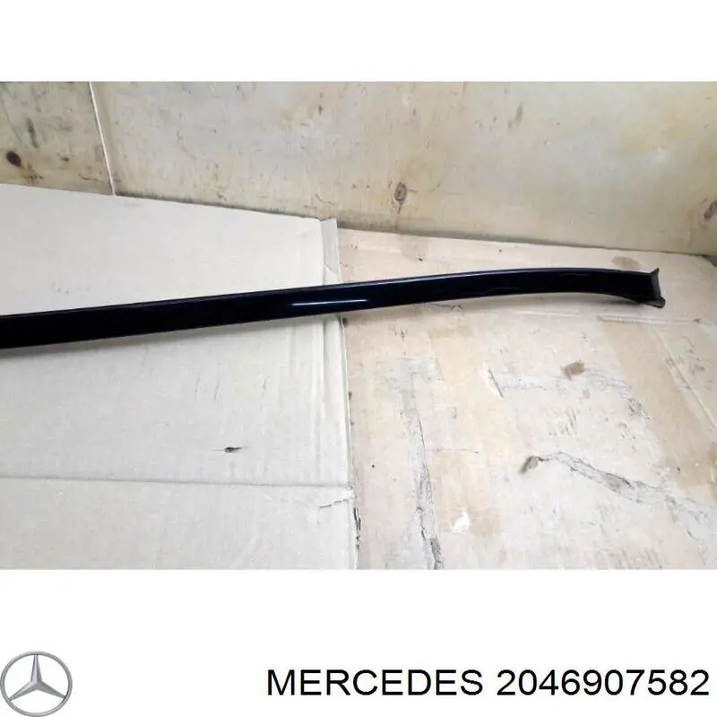 Молдинг даху, лівий Mercedes A2046907582 ціна, від 12.67 USD