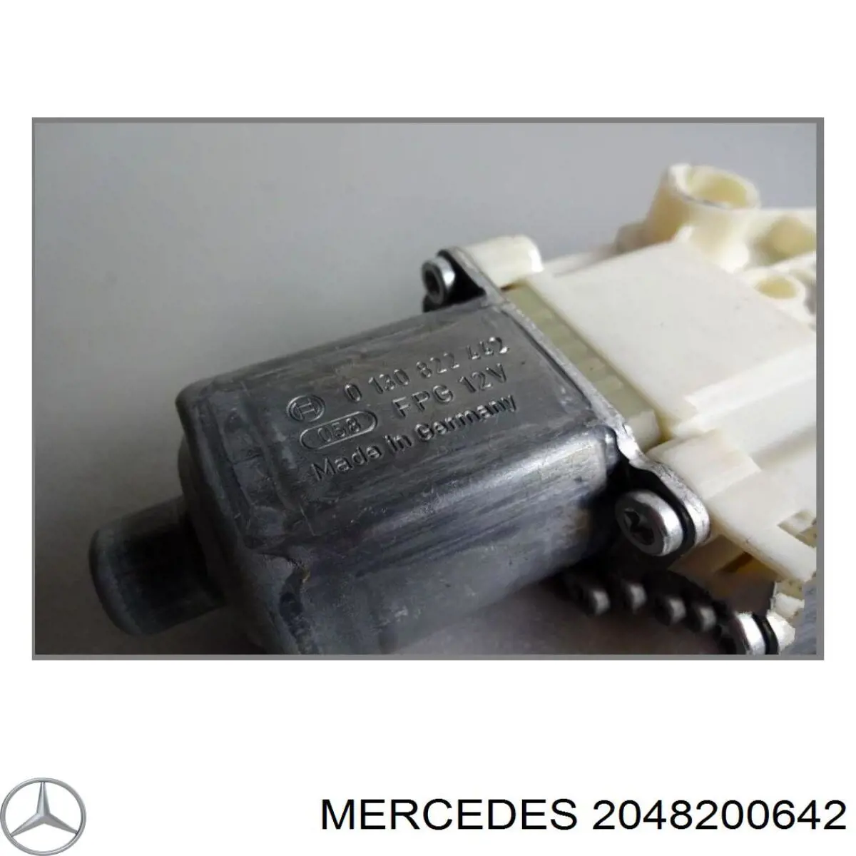 Двигун стеклопод'емника двері задньої, правої на Mercedes C (W204)