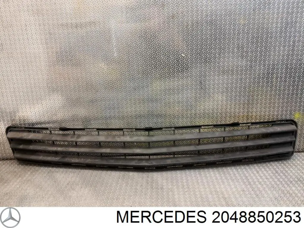 Купити A2048850253 Mercedes Заглушка ПТФ бампера переднього ліва