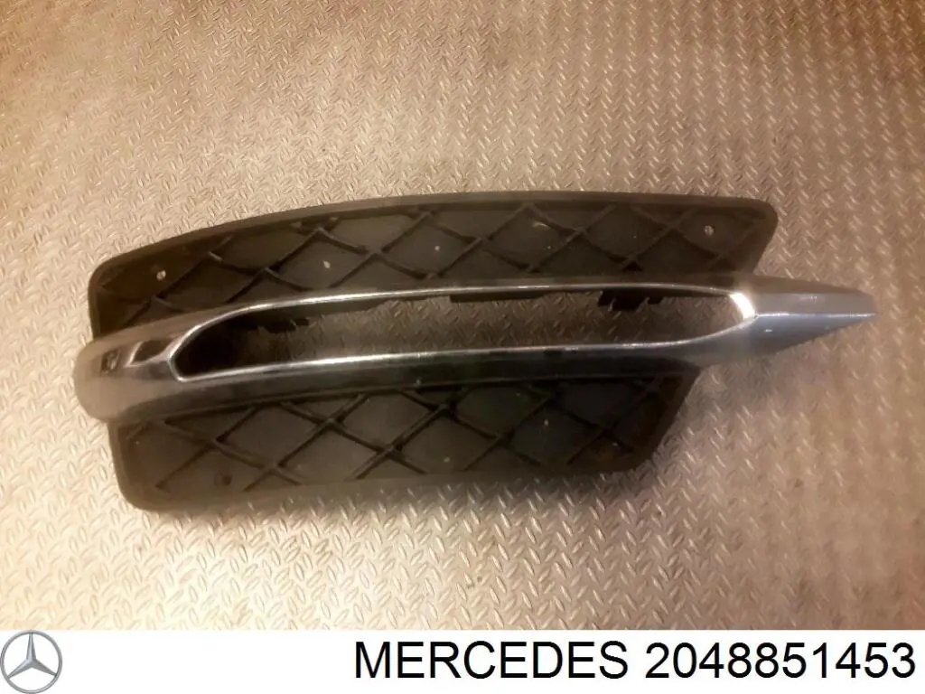 Решітка переднього бампера, права на Mercedes C (W204)
