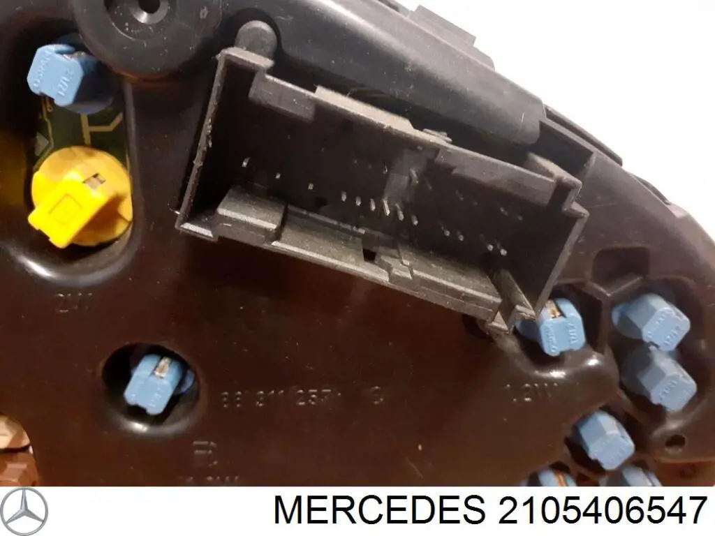 Приладова дошка-щиток приладів A210540654780 Mercedes