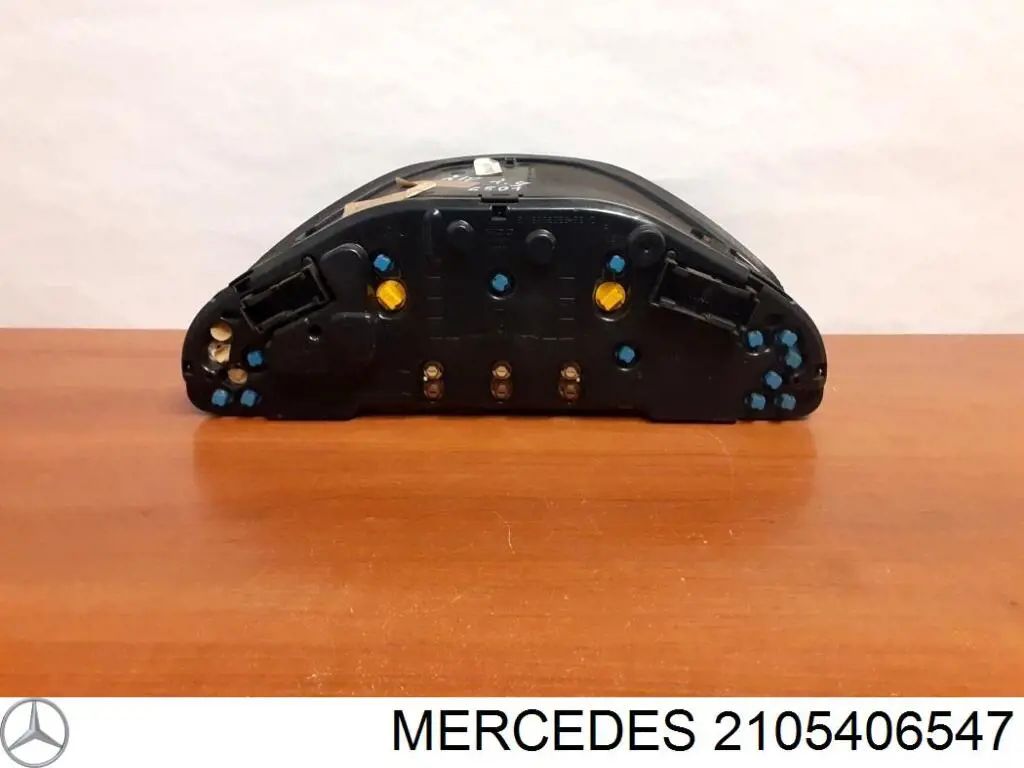 Приладова дошка-щиток приладів на Mercedes E-Class (W210)