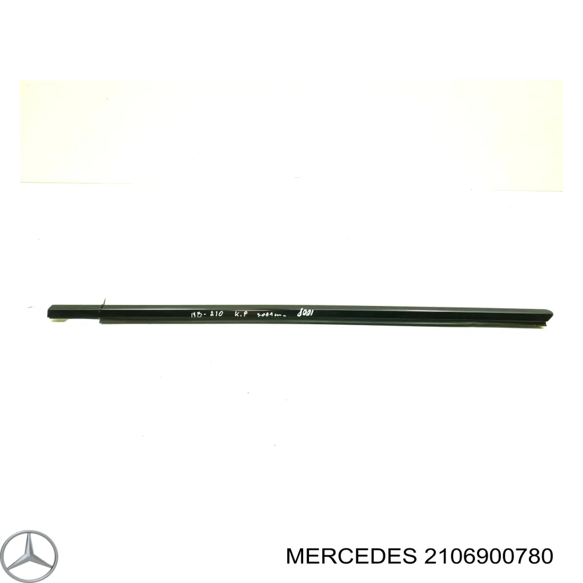 Молдинг опускного скла нижній, двері передньої, лівої на Mercedes E-Class (W210)
