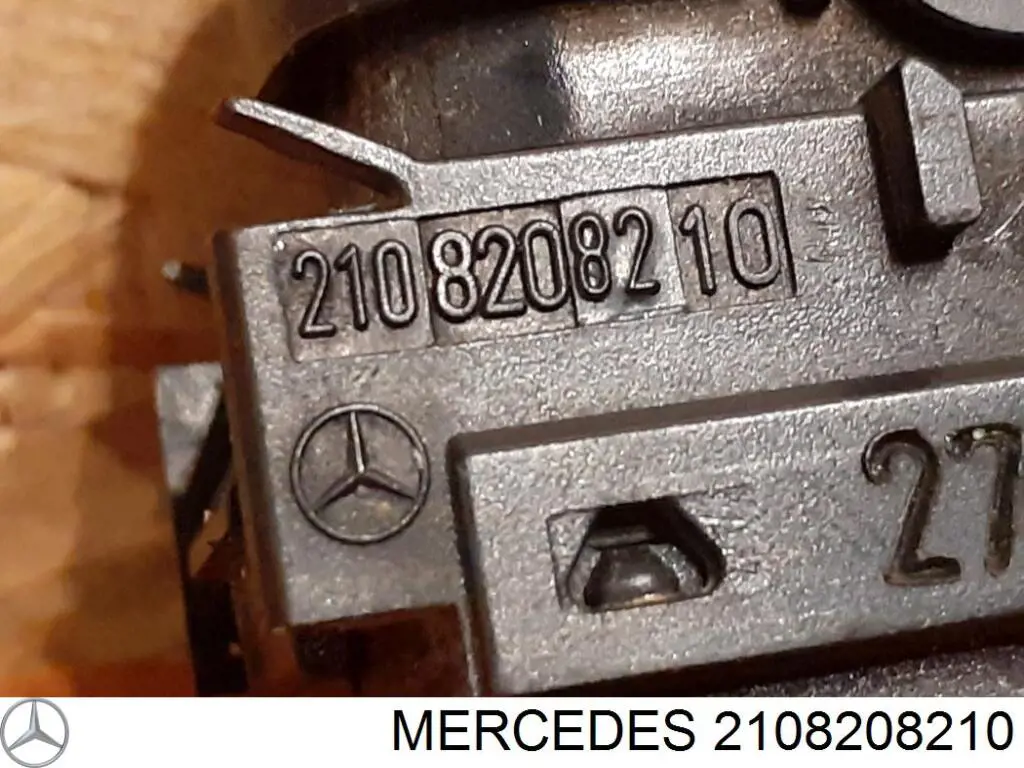 Кнопка вмикання двигуна склопідіймача задня ліва на Mercedes E-Class (W210)