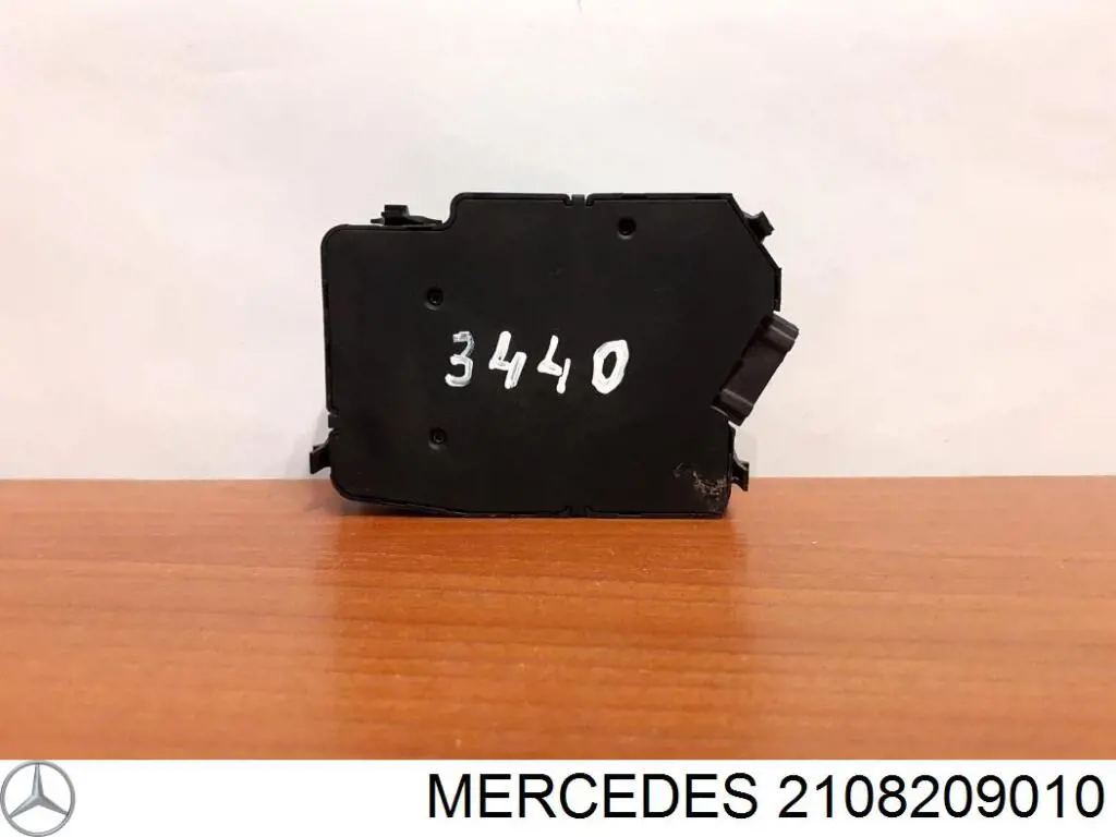 Блок кнопок механізму регулювання сидінь, правий на Mercedes E-Class (S210)