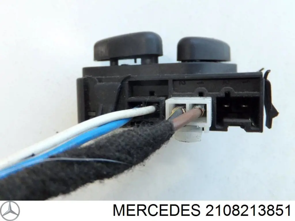 2108213851 Mercedes блок кнопок механізму регулювання сидінь, правий