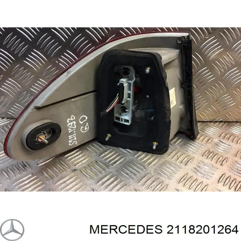 Ліхтар задній правий, зовнішній Mercedes A211820126464 ціна, від 50.67 USD