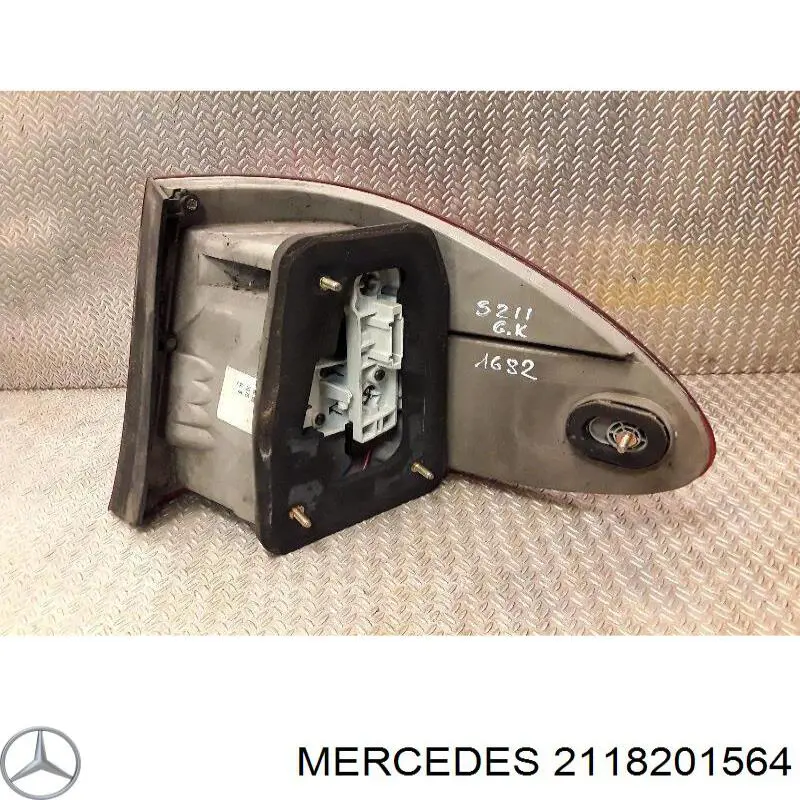 Задня ліва зовнішня фара Mercedes A211820156464 ціна, від 69.68 USD