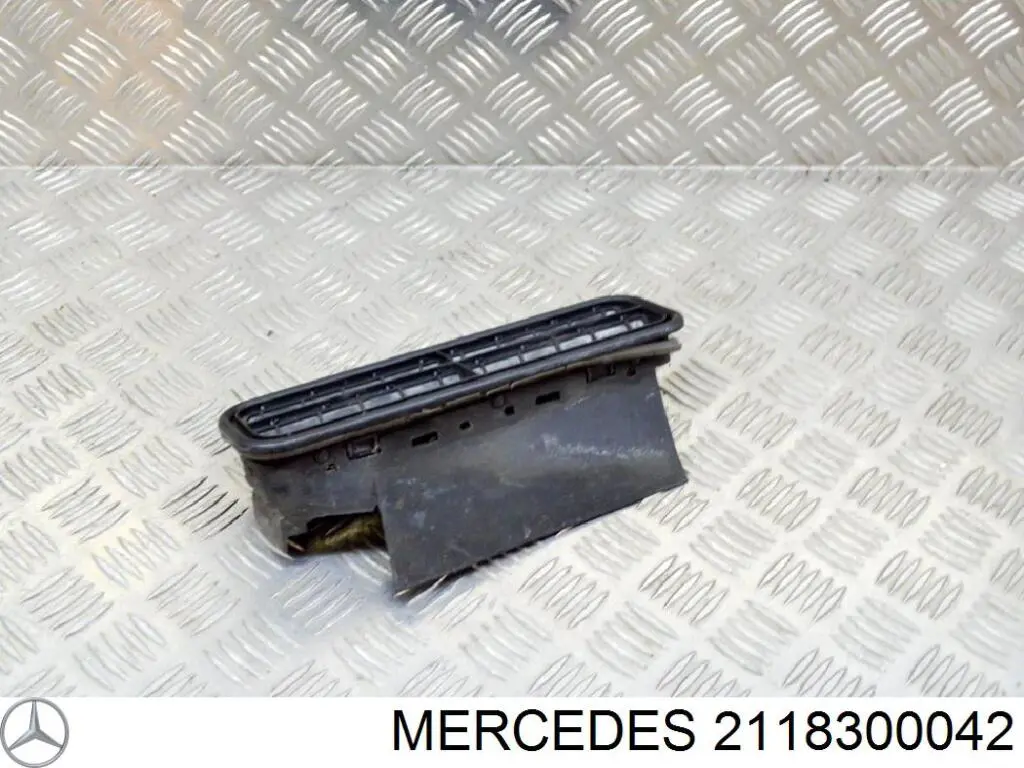 Купити Лючок бензобака Mercedes E  S211