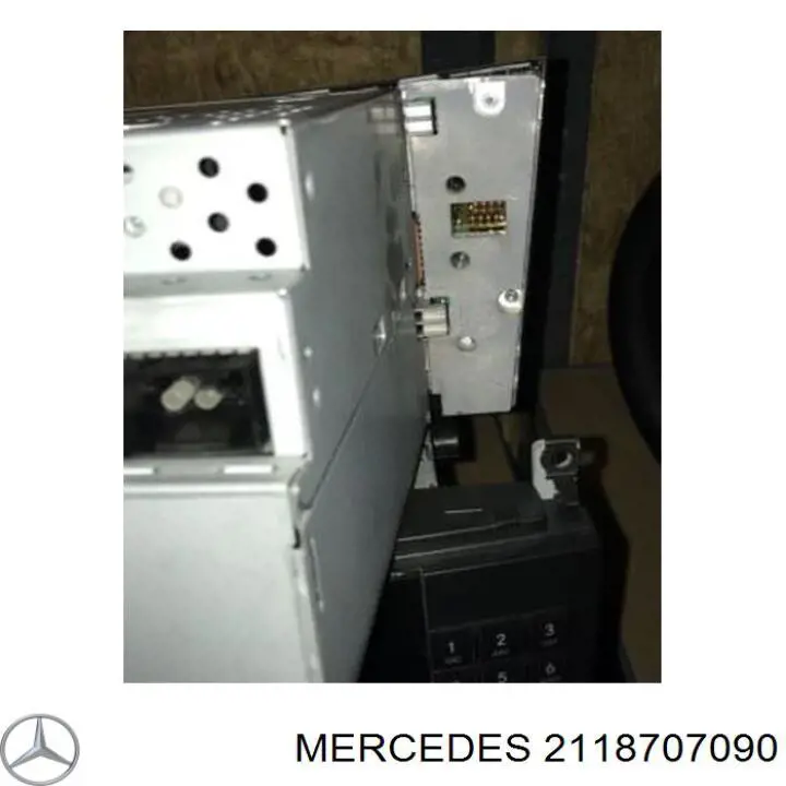 Магнітола (радіо AM/FM) Mercedes A2118704789 ціна, від 180.52 USD