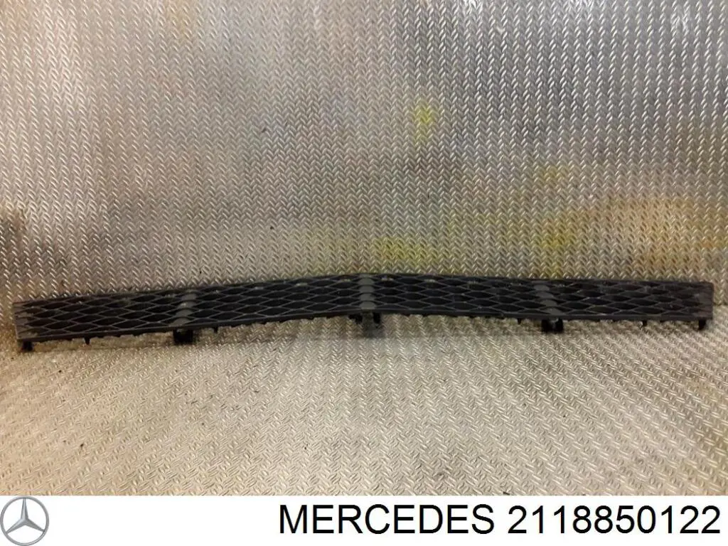 A2118850122 Mercedes решітка переднього бампера, центральна