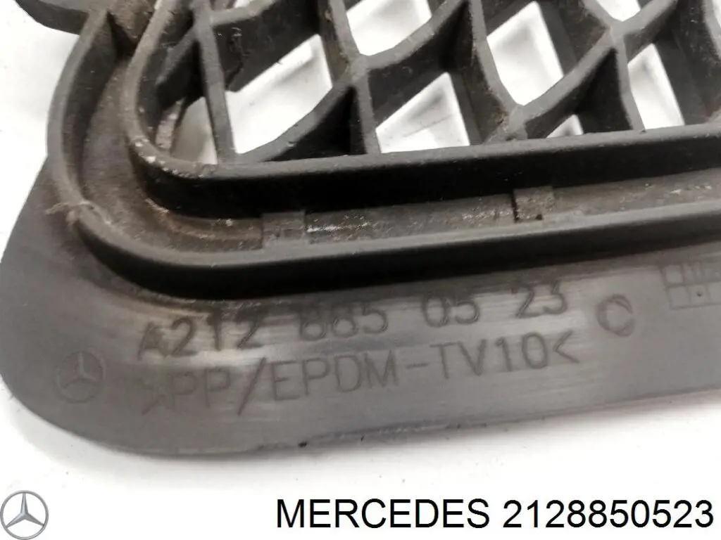 Решітка переднього бампера, центральна на Mercedes E (W212)