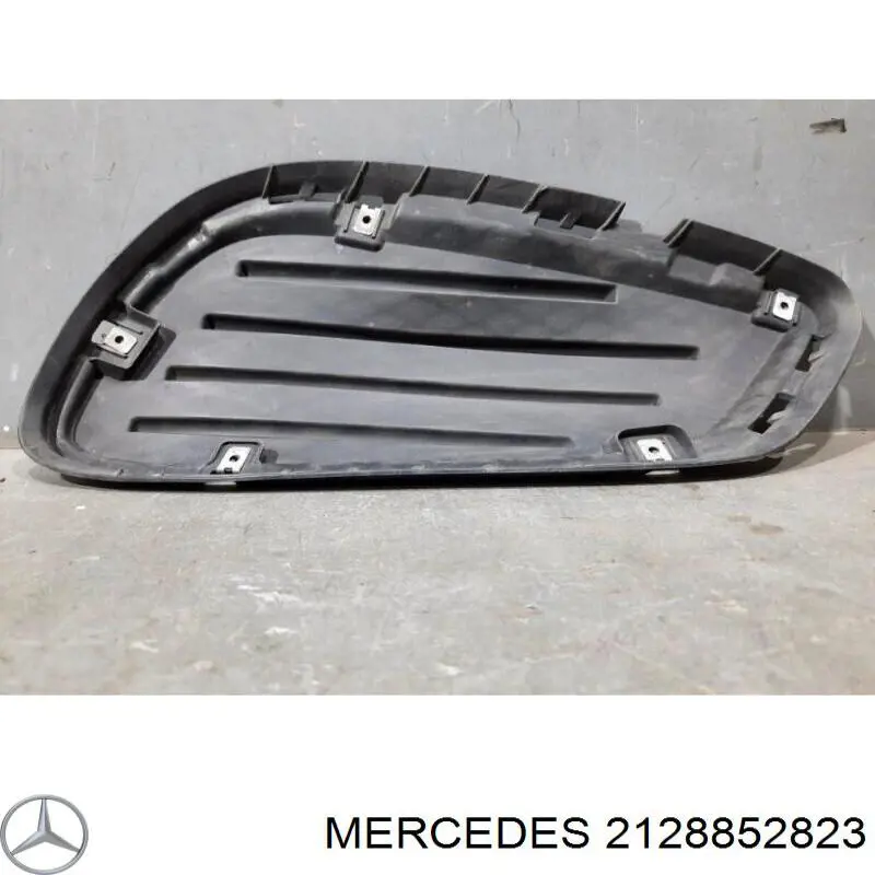 Купити A2128852823 Mercedes Заглушка/ решітка протитуманних фар бампера переднього, права