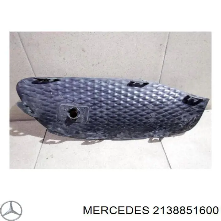 Решітка переднього бампера, права Mercedes A2138851600 ціна, від 18.77 USD