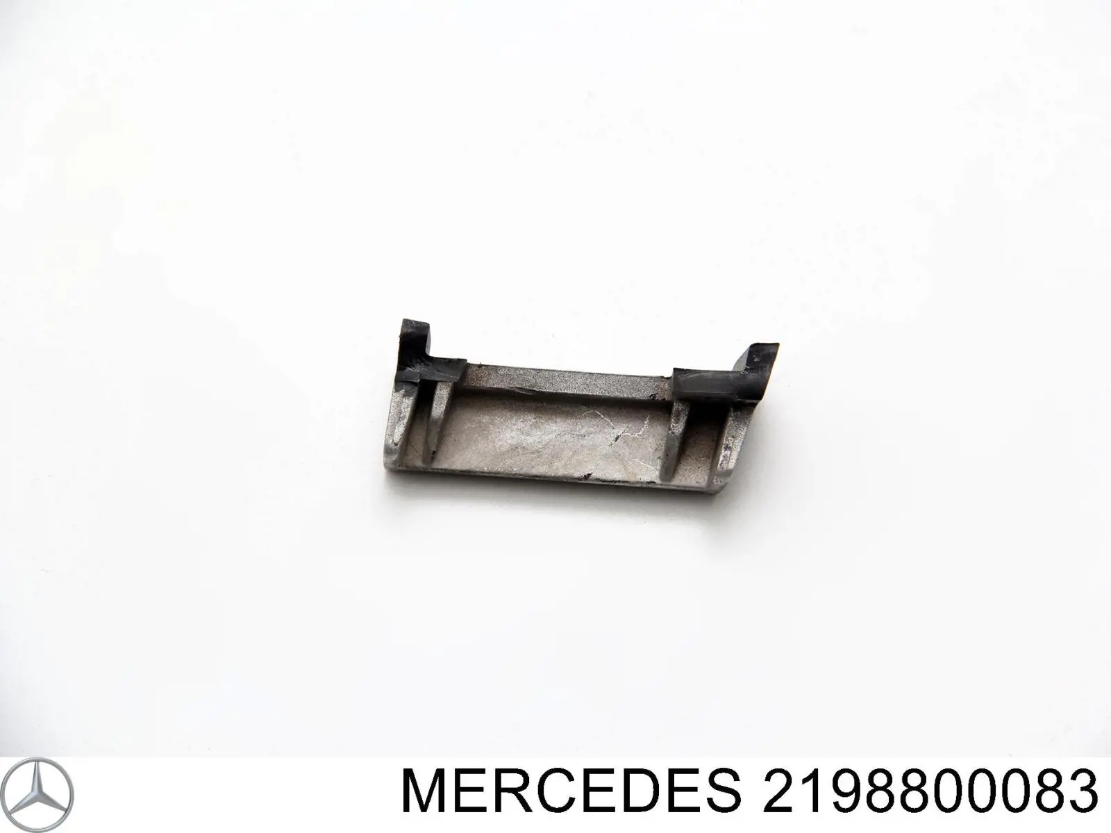 Купити Решітка радіатора Mercedes CLS  C219