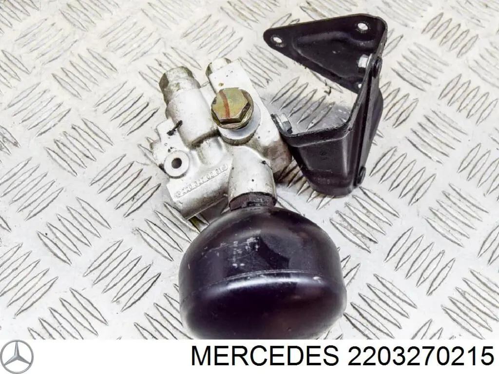 Ресивер пневматичної системи на Mercedes S-Class (W220)