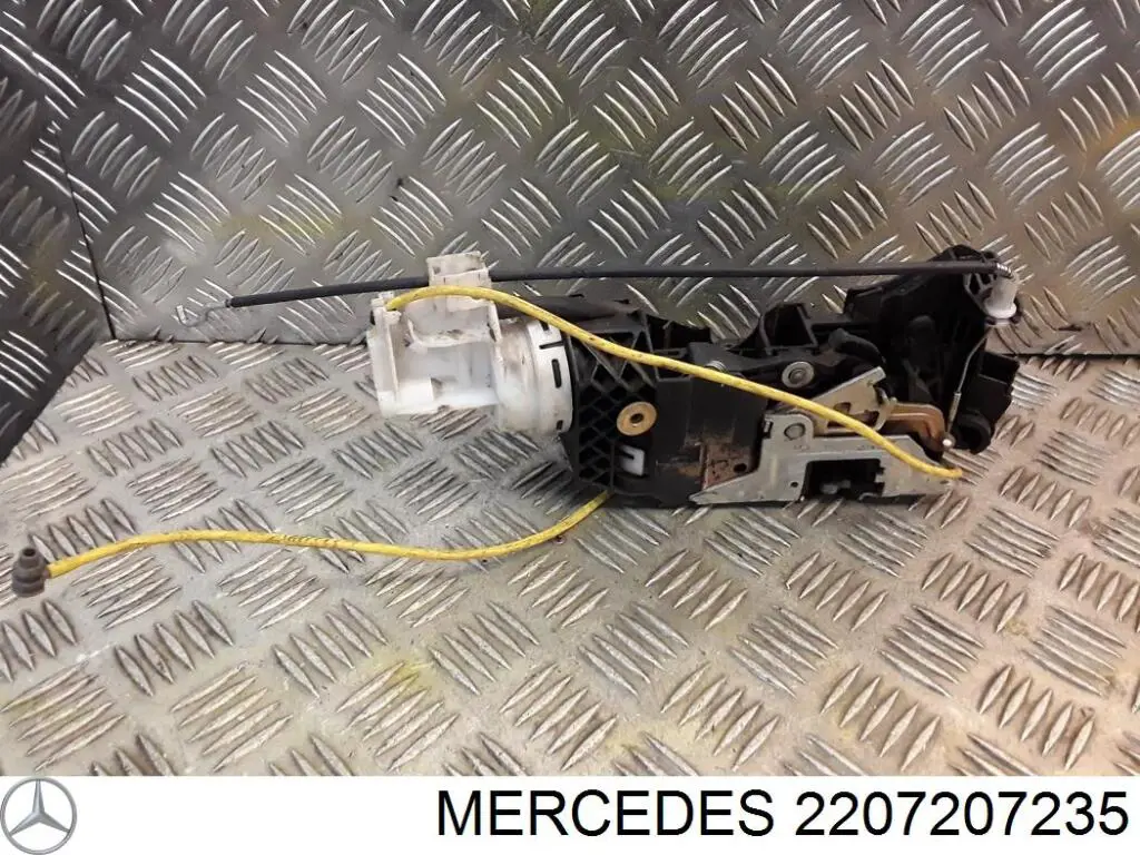 Замок передніх пасажирських дверей Mercedes A2207207235 ціна, від 94.91 USD