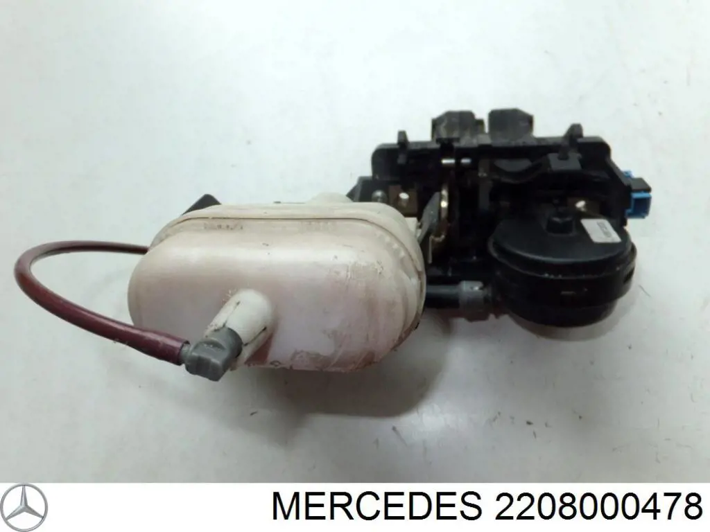 Замок дверей багажника Mercedes A2207500584 ціна, від 43.07 USD