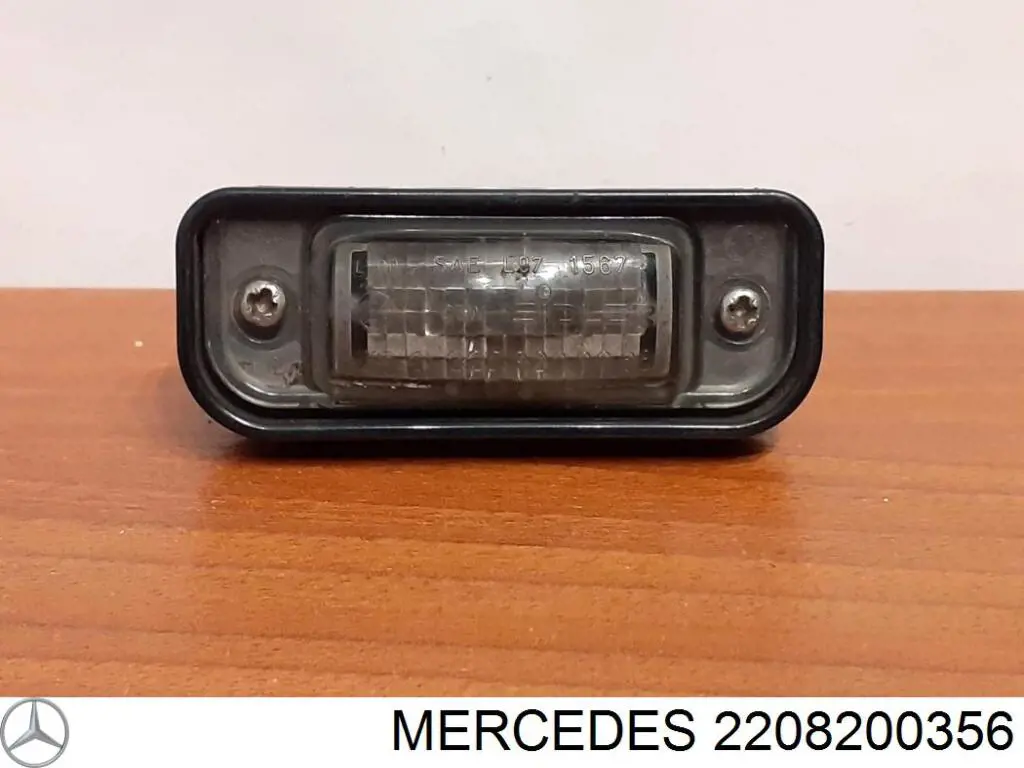 Ліхтар підсвічування заднього номерного знака на Mercedes S-Class (W220)
