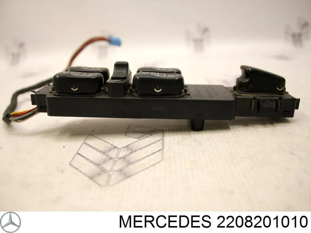 Кнопковий блок керування склопідіймачами передній лівий Mercedes A22082010107C45 ціна, від 11.07 USD