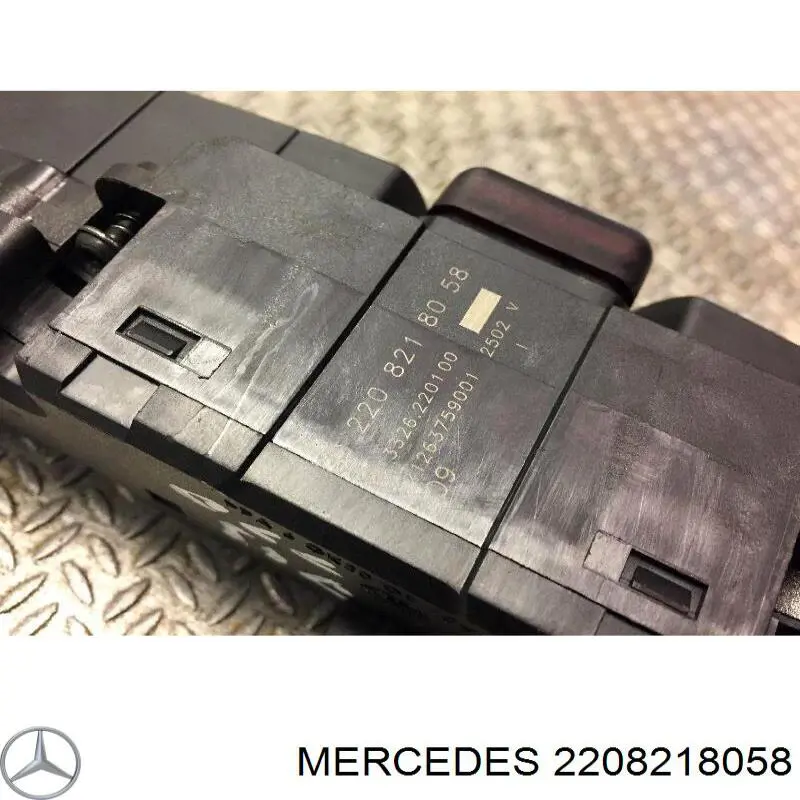 Блок кнопок центральної консолі Mercedes A2208218058 ціна, від 36.61 USD