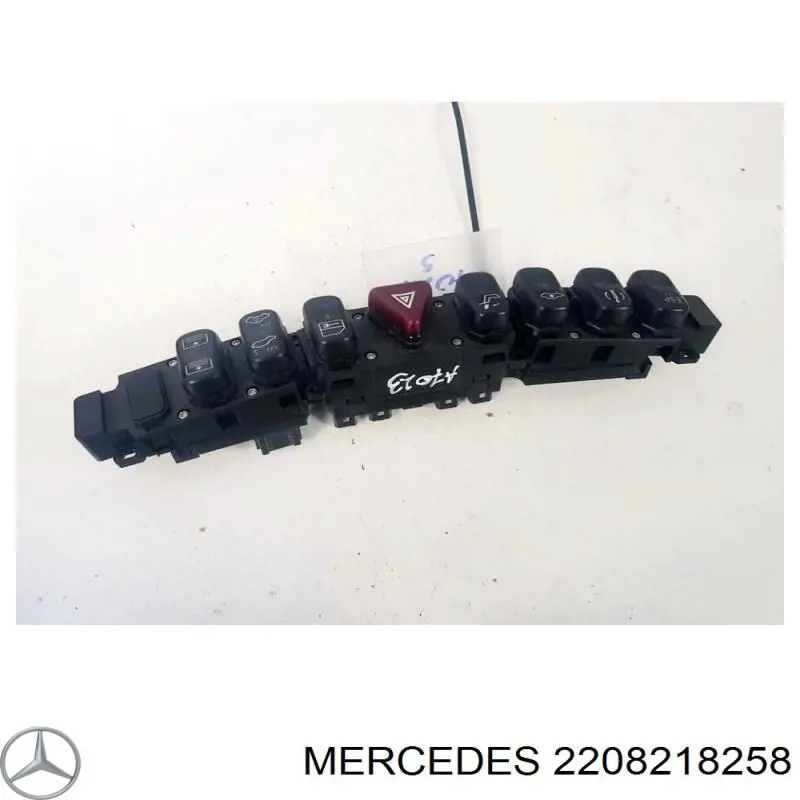 Блок кнопок центральної консолі Mercedes A2208218258 ціна, від 25.34 USD