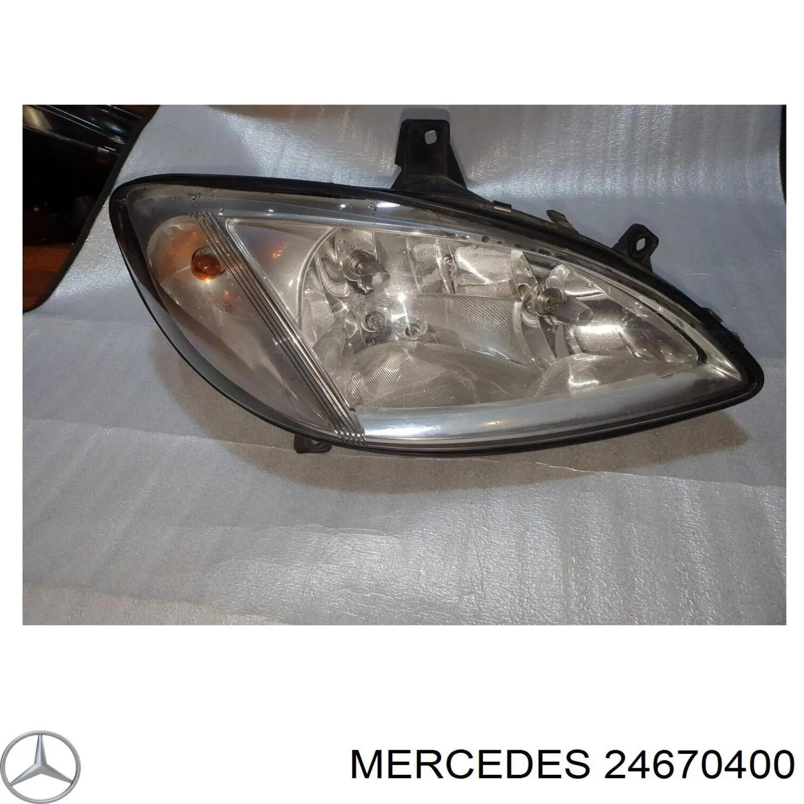 24670400 Mercedes Основна фара - вставка