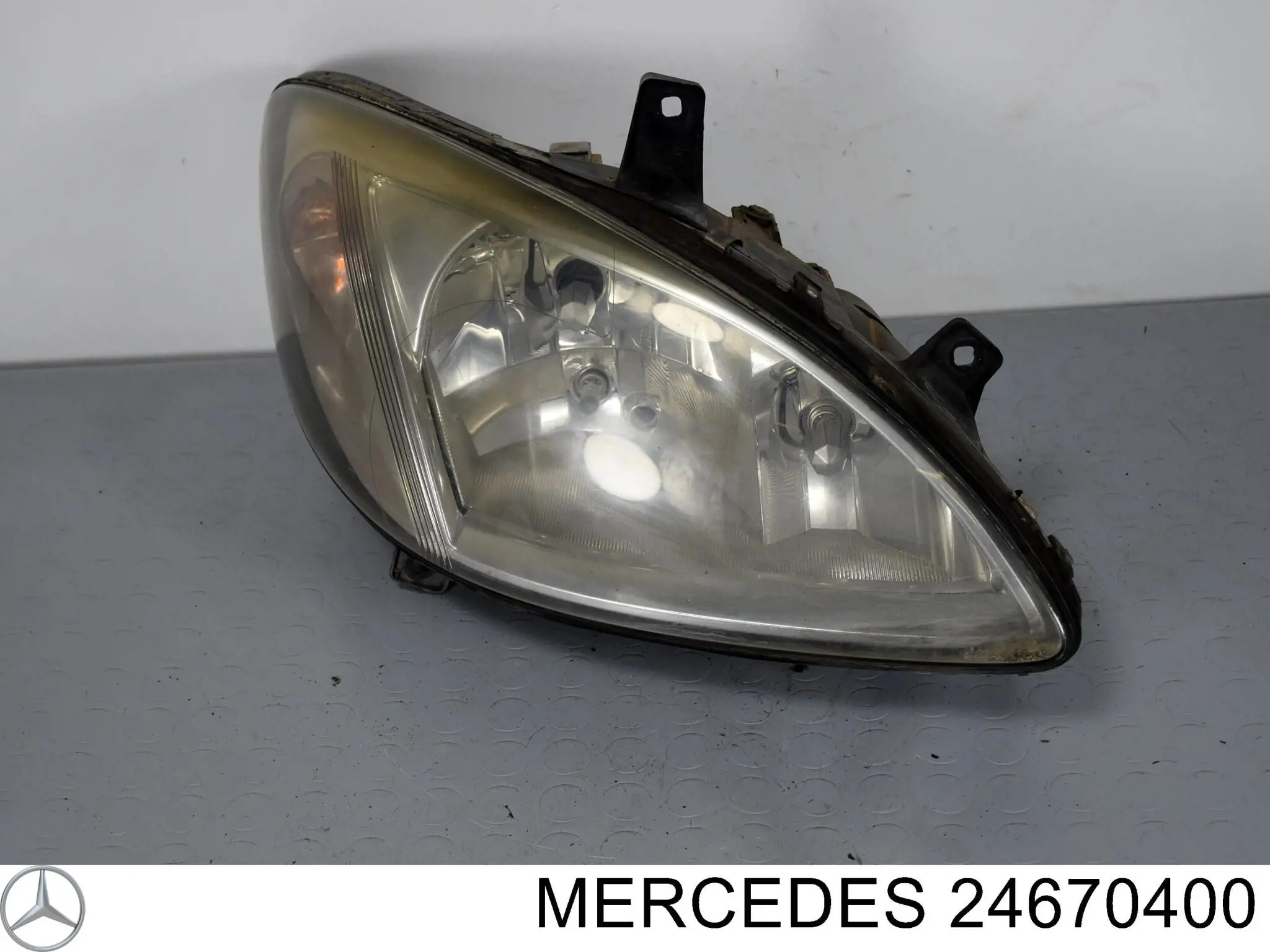 Фара права 24670400 Mercedes