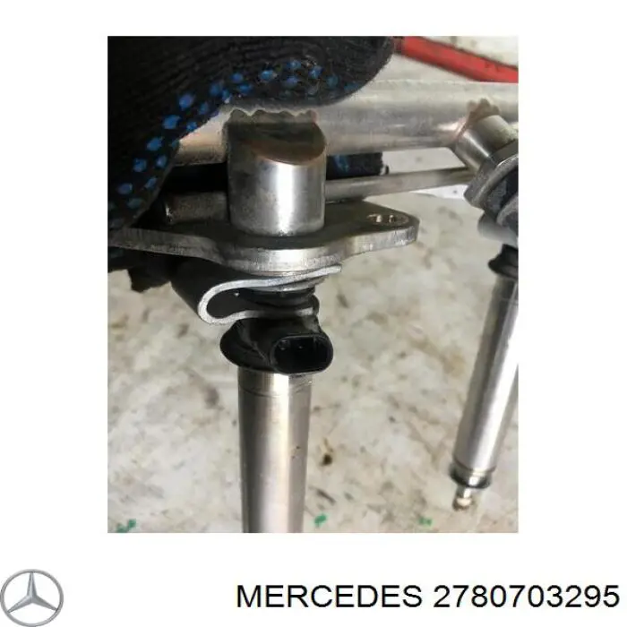 A2780703295 Mercedes Розподільник палива (рампа) правий