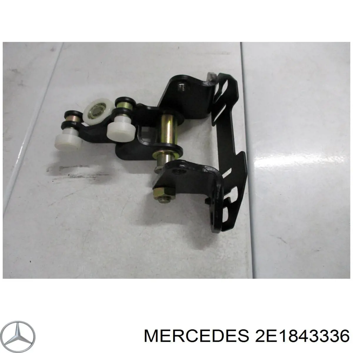 Ролик двері бічної/зсувної, правий центральний 2E1843336 Mercedes