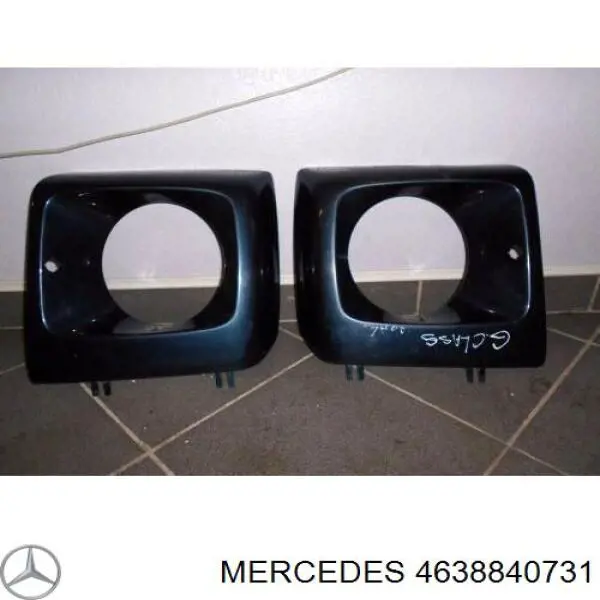 A463884073105 Mercedes рамка/облицювання фари лівої