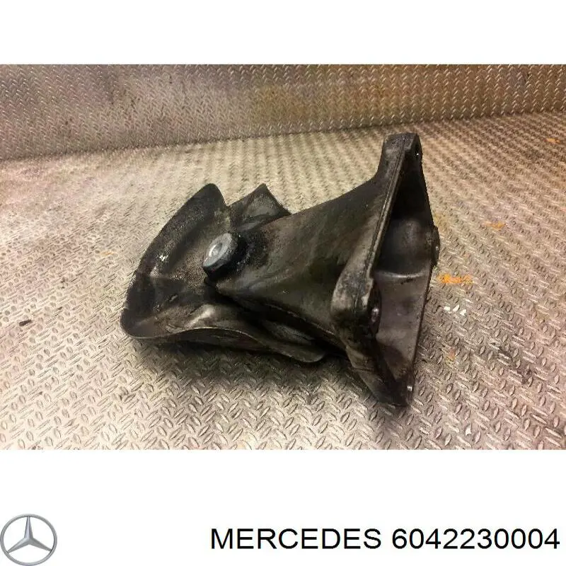 6042230004 Mercedes кронштейн подушки (опори двигуна, правої)