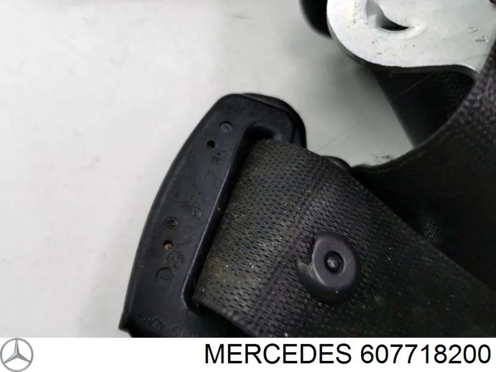 Пасок безпеки передній правий 607718200 Mercedes
