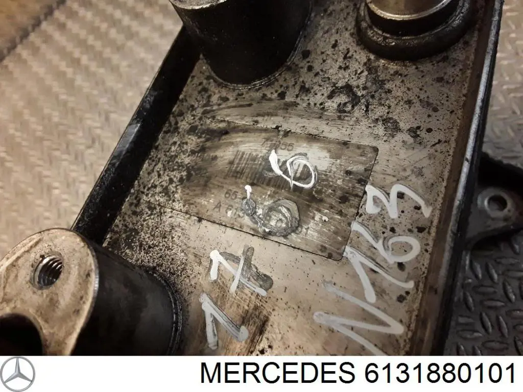 Радіатор масляний A613188010164 Mercedes
