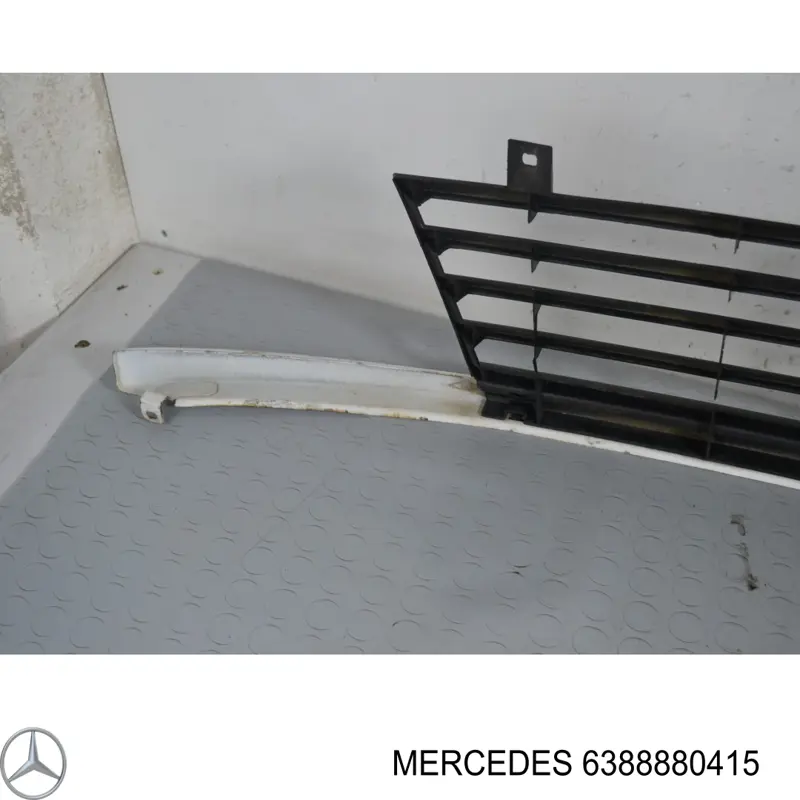 6388880415 Mercedes решітка радіатора