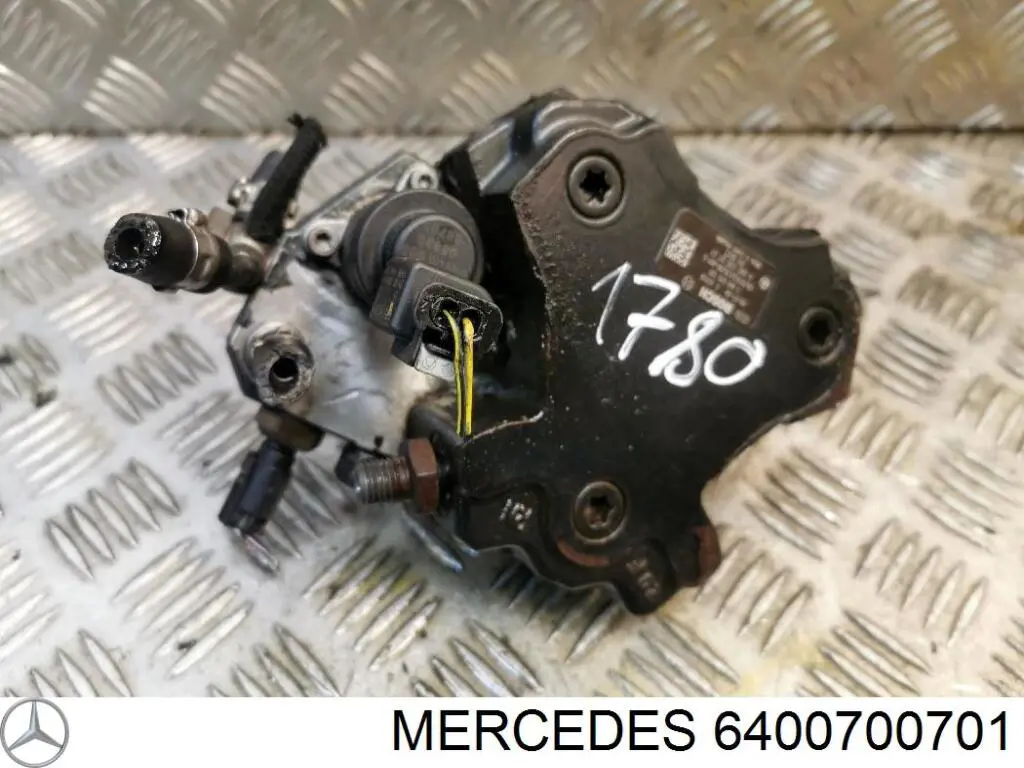 Паливний насос високого тиску 445010120 Mercedes
