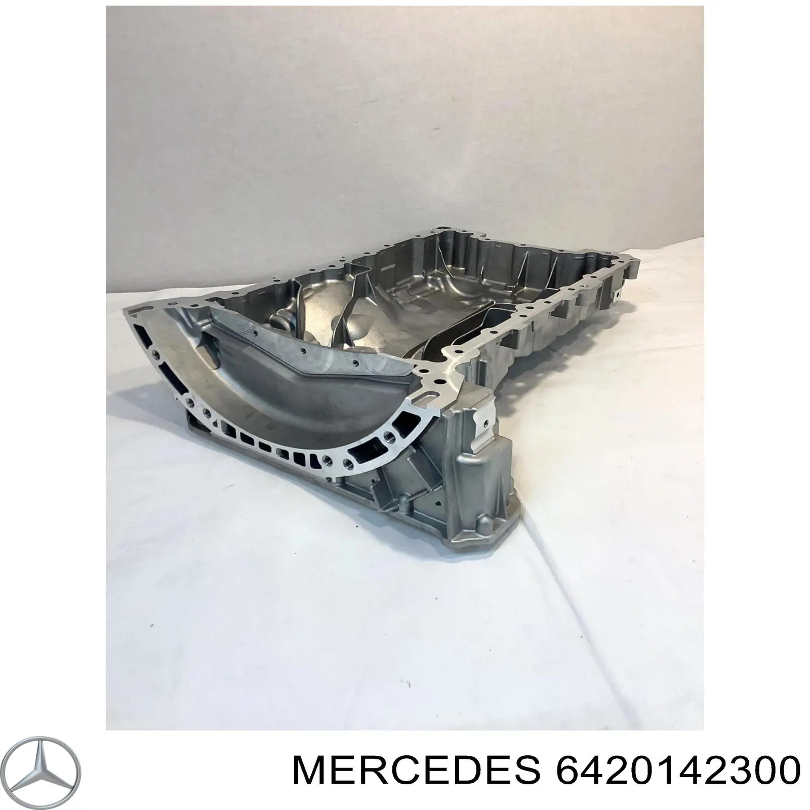 A6420142300 Mercedes Піддон масляний картера двигуна, верхня частина