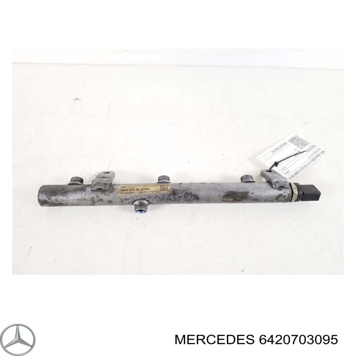 Розподільник палива (рампа) правий на Mercedes Sprinter (906)