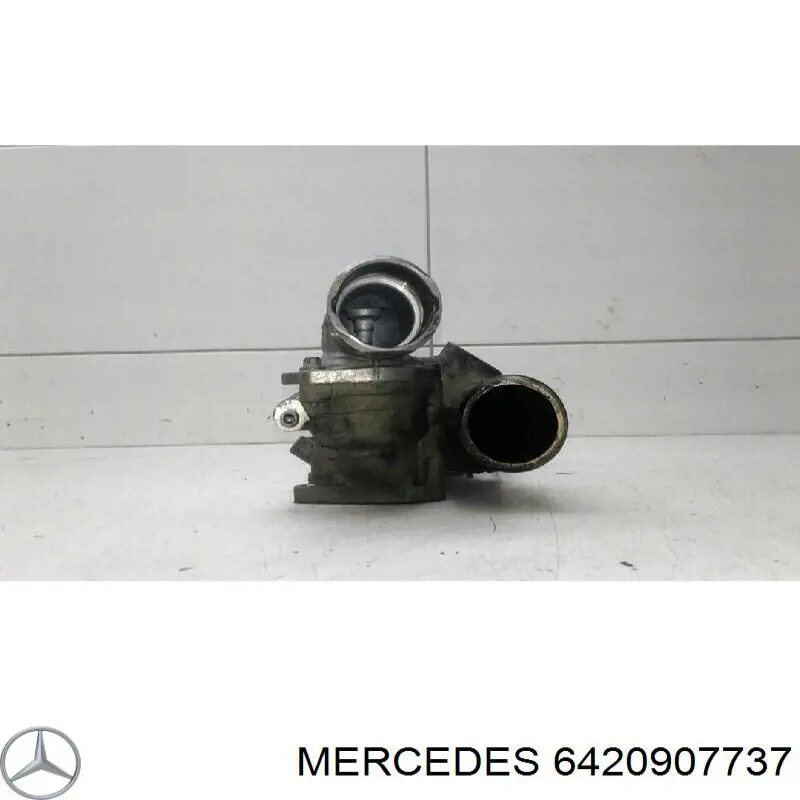 Колектор впускний, правий 6420907737 Mercedes