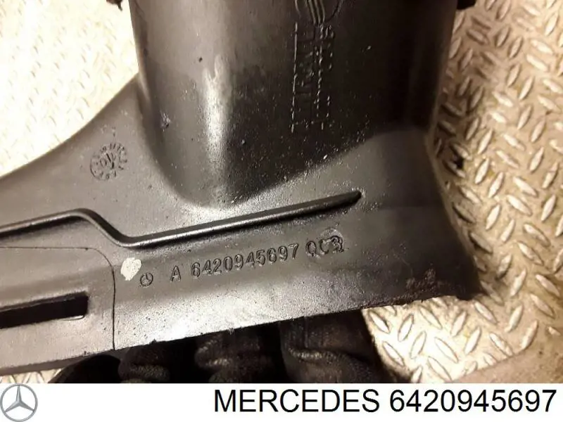 Патрубок повітряний, вхід повітряного фільтра Mercedes A6420901442 ціна, від 25.34 USD