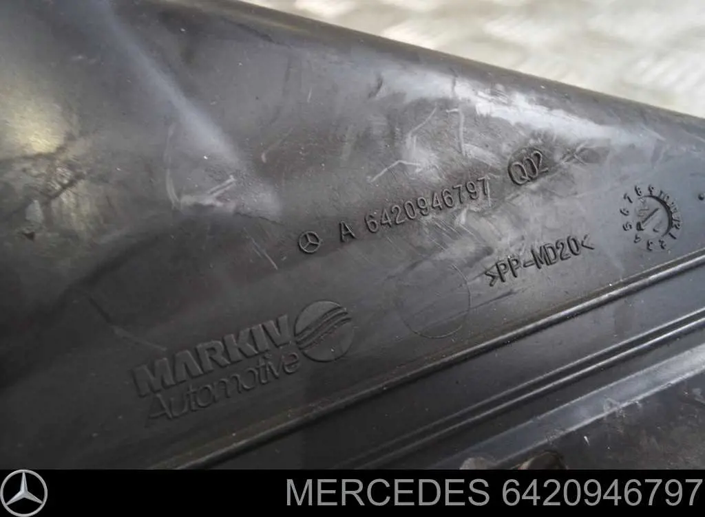 Патрубок повітряний, вхід повітряного фільтра на Mercedes ML/GLE (W166)