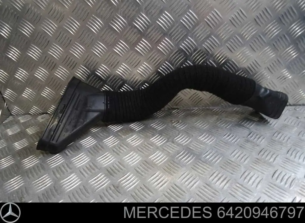 Купити A6420946797 Mercedes Патрубок повітряний, вхід повітряного фільтра