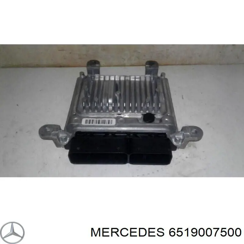 Модуль (блок) керування (ЕБУ) двигуном на Mercedes C (W204)