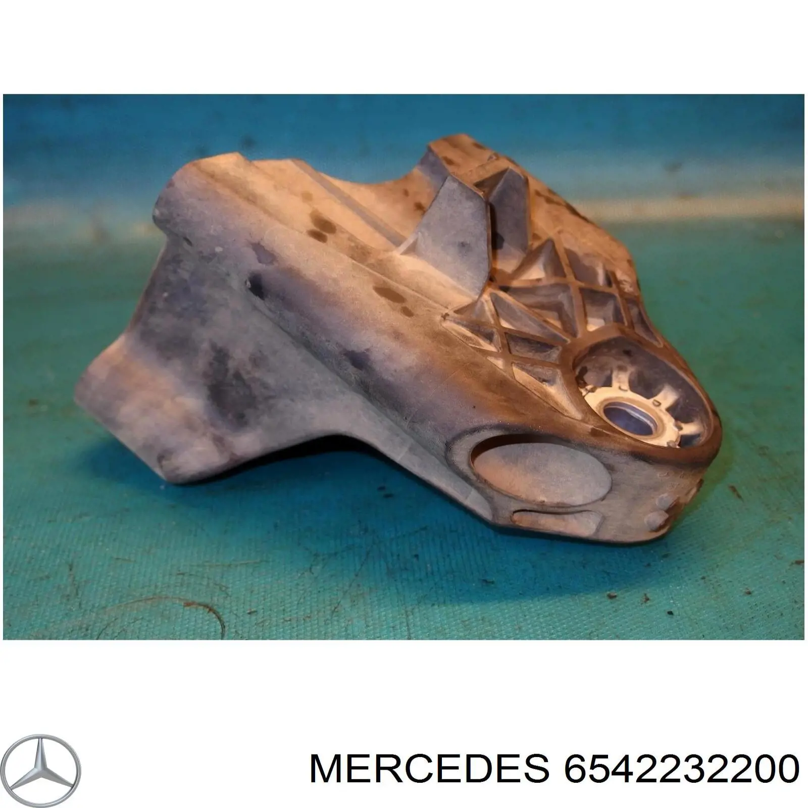 A6542232200 Mercedes Кронштейн подушки (опори) двигуна, лівої