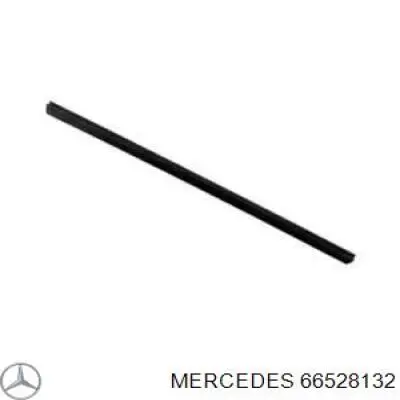 Комплект передніх бризковиків на Mercedes E  W124