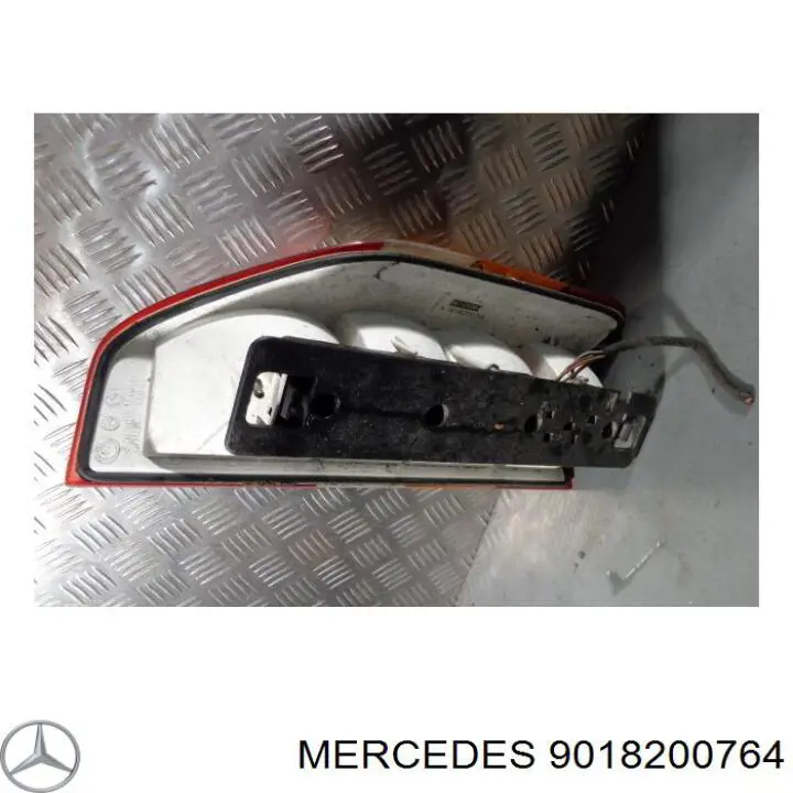 Лівий стоп 367309989 Mercedes