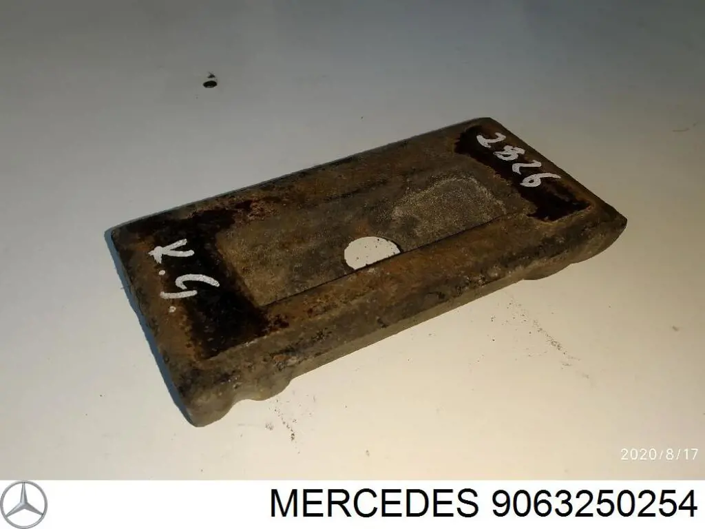 9063250254 Mercedes підкладка під драбину задньої ресори