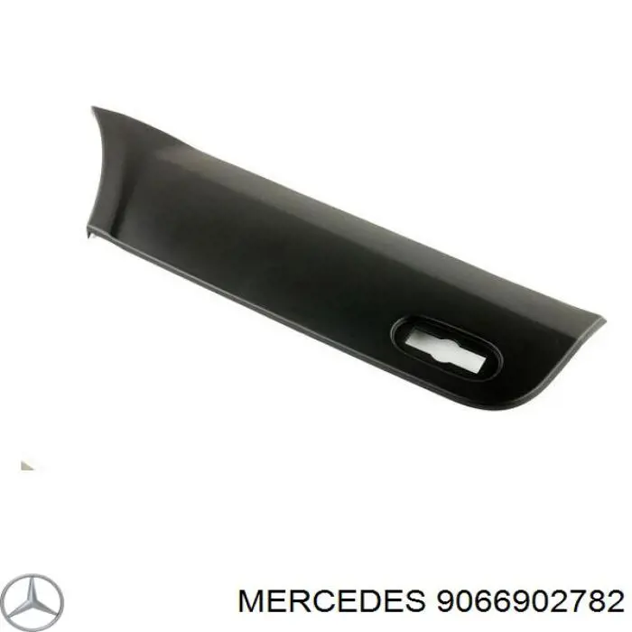 9066902782 Mercedes молдинг заднього лівого крила