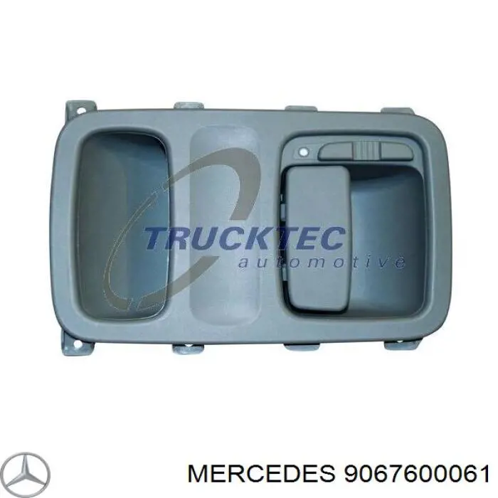 9067600061 Mercedes ручка задньої (двостулкової двері права внутрішня)