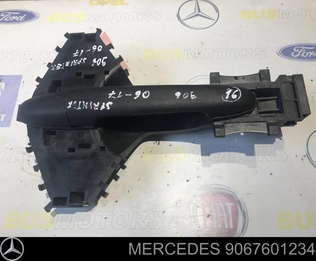 Купити A9067600334 Mercedes Тримач зовнішньої ручки зсувних дверей правий
